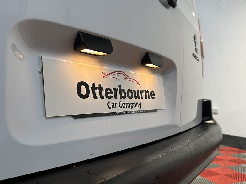 Peugeot Partner BlueHDi 1000 Professional Premium + - U1289