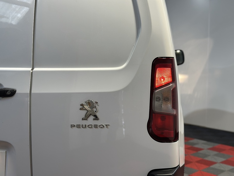 Peugeot Partner BlueHDi 1000 Professional Premium + - U1289