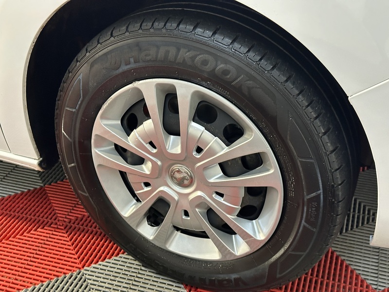 Vauxhall Vivaro Turbo D 2900 Sportive - U1292