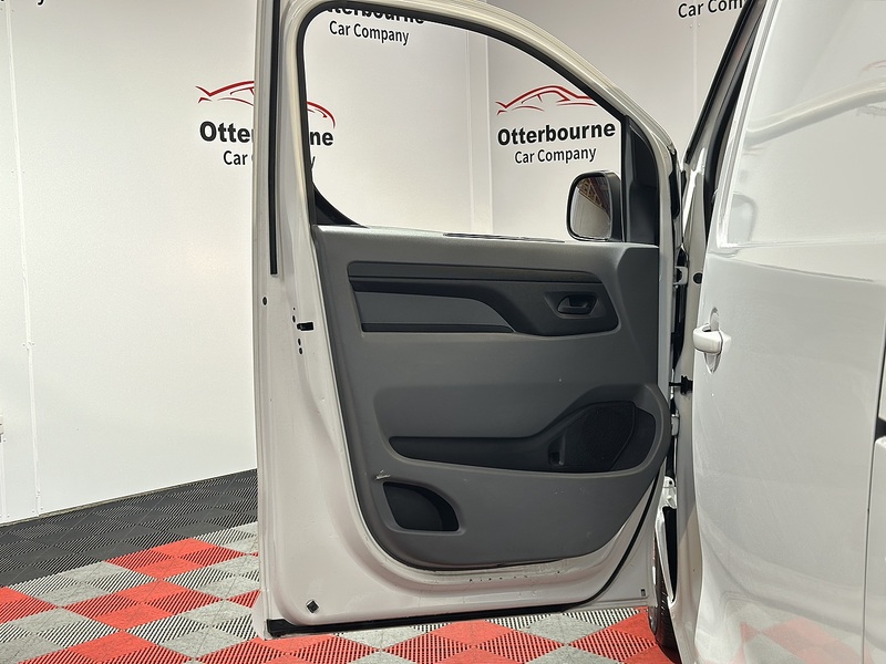 Vauxhall Vivaro Turbo D 2900 Sportive - U1292