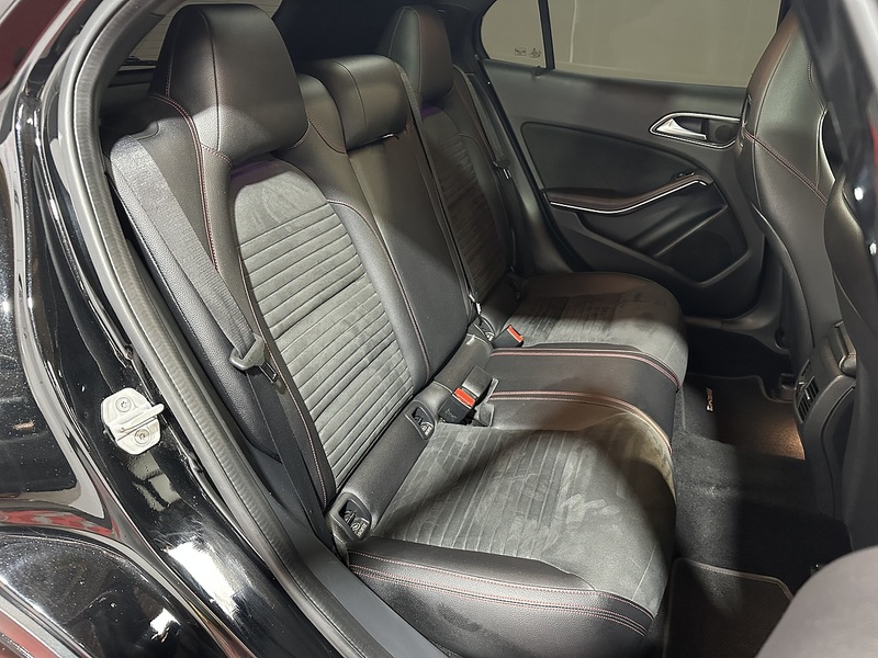 Mercedes-Benz GLA GLA250 AMG Line - U1301