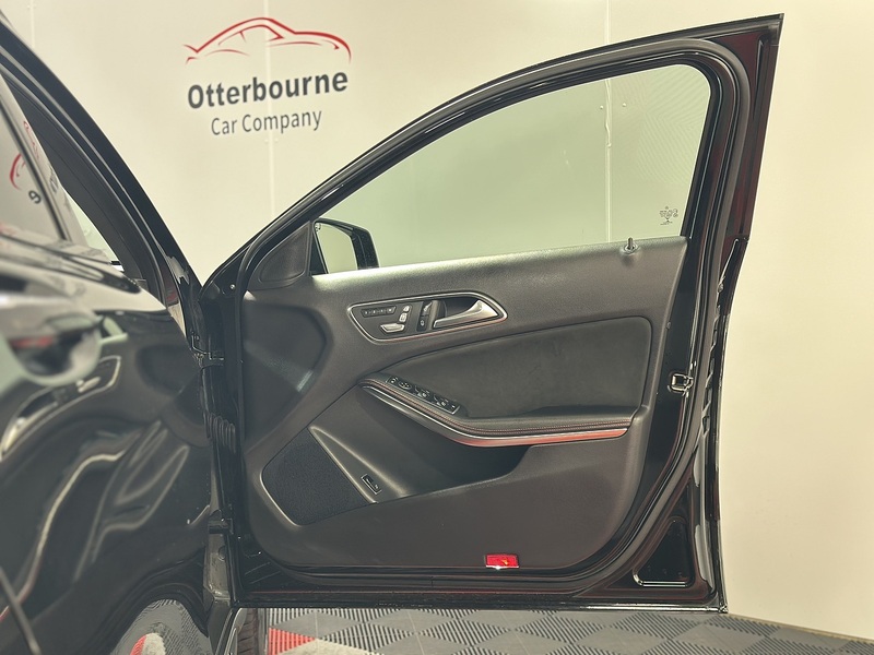 Mercedes-Benz GLA GLA250 AMG Line - U1301