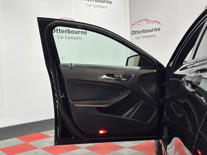 Mercedes-Benz GLA GLA250 AMG Line - U1301