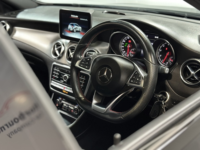 Mercedes-Benz GLA GLA250 AMG Line - U1301