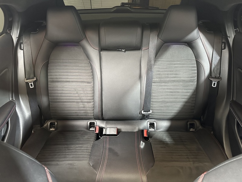 Mercedes-Benz GLA GLA250 AMG Line - U1301