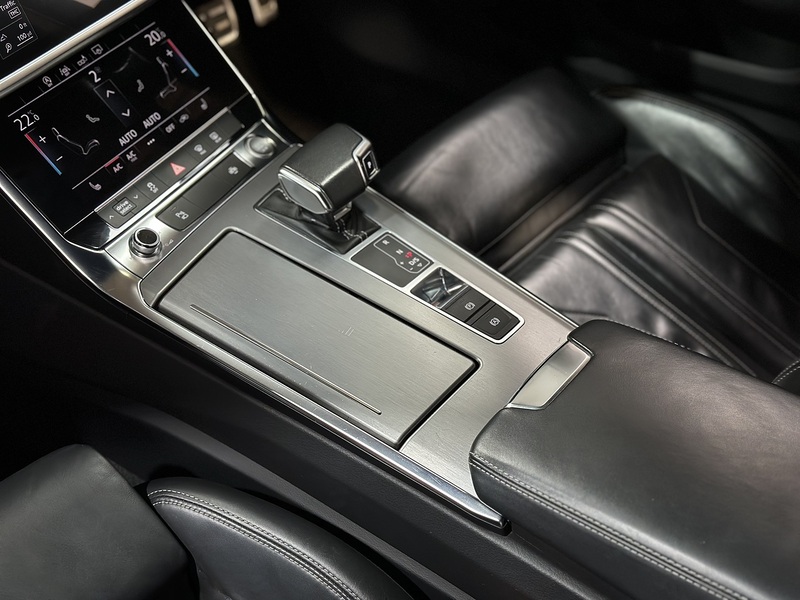 Audi A6 Avant TDI V6 S line - U1305