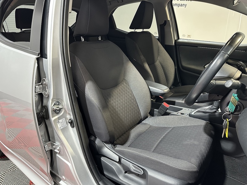 Toyota Yaris VVT-h Design - U1306