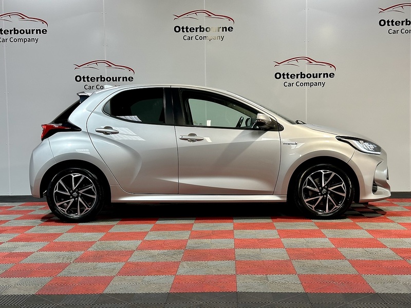 Toyota Yaris VVT-h Design - U1306