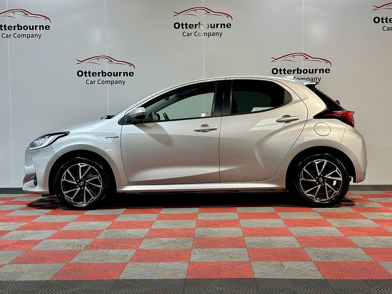 Toyota Yaris VVT-h Design - U1306