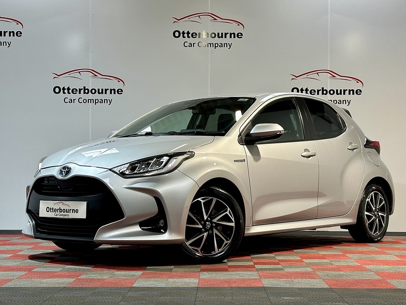 Toyota Yaris VVT-h Design - U1306