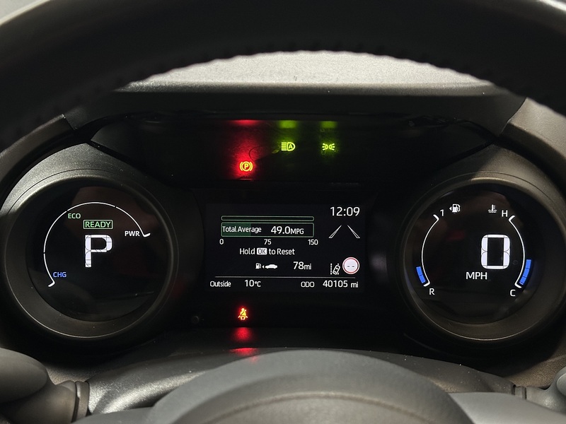 Toyota Yaris VVT-h Design - U1306