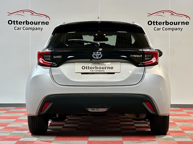 Toyota Yaris VVT-h Design - U1306