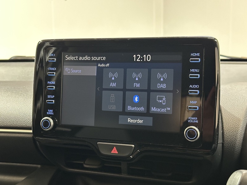 Toyota Yaris VVT-h Design - U1306