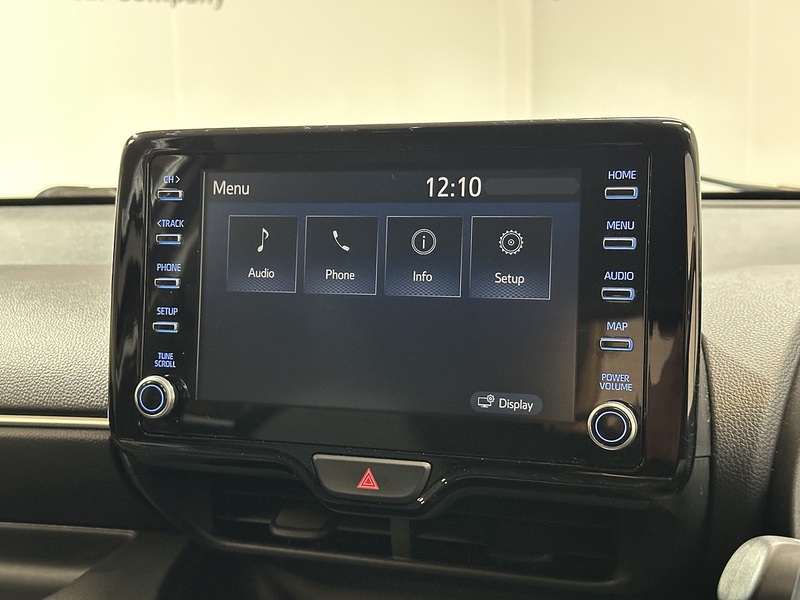 Toyota Yaris VVT-h Design - U1306