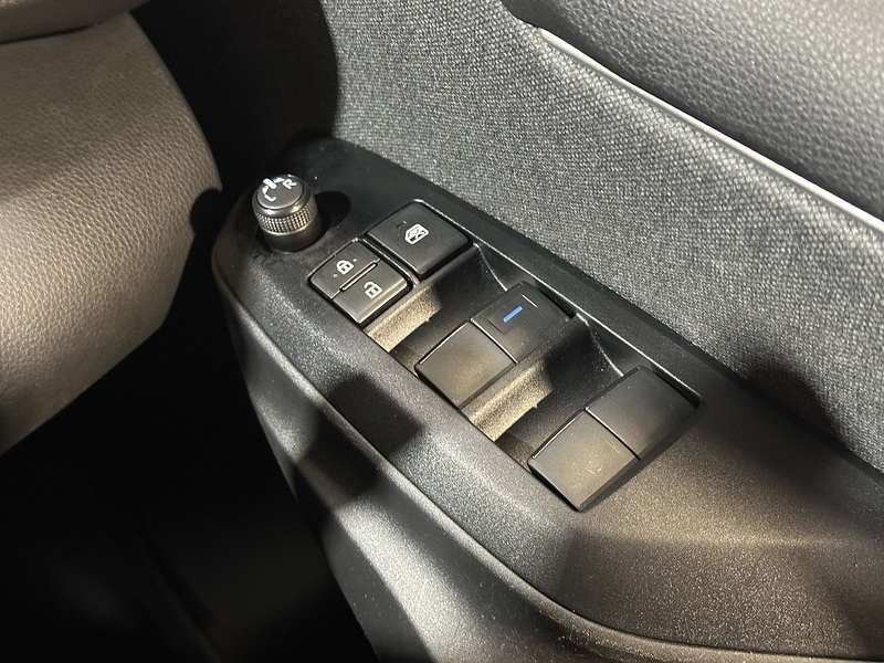 Toyota Yaris VVT-h Design - U1306