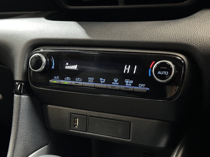 Toyota Yaris VVT-h Design - U1306