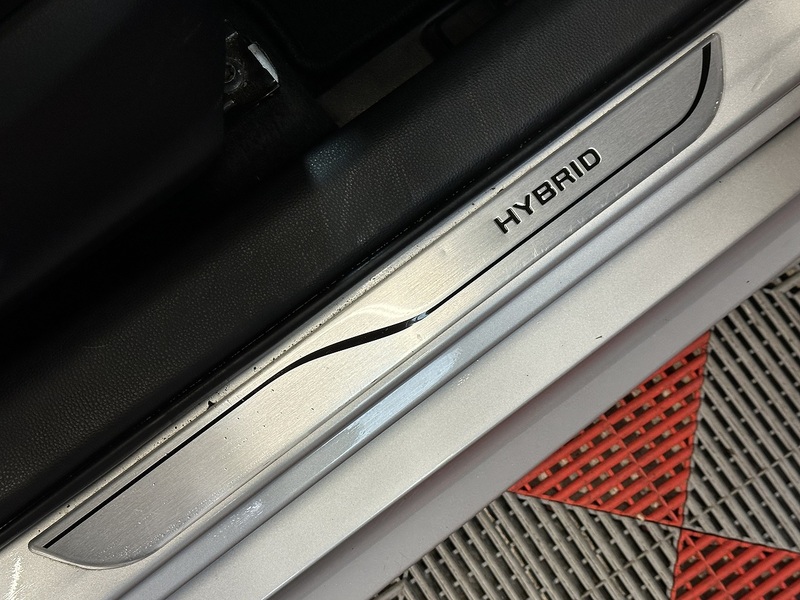 Toyota Yaris VVT-h Design - U1306