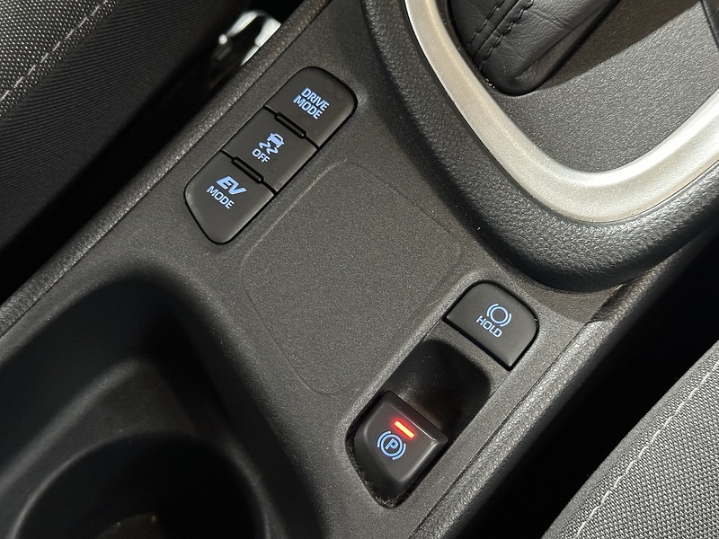 Toyota Yaris VVT-h Design - U1306