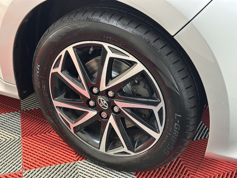 Toyota Yaris VVT-h Design - U1306