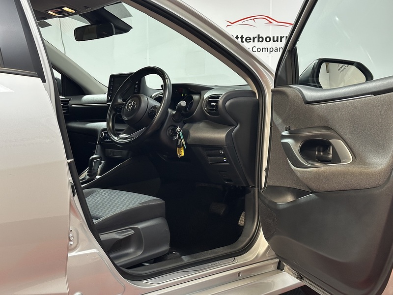 Toyota Yaris VVT-h Design - U1306