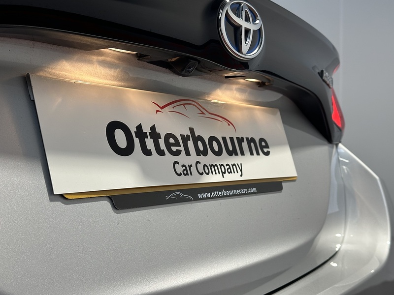 Toyota Yaris VVT-h Design - U1306