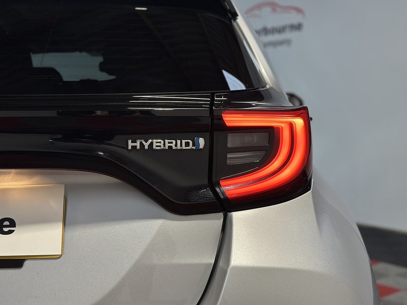 Toyota Yaris VVT-h Design - U1306