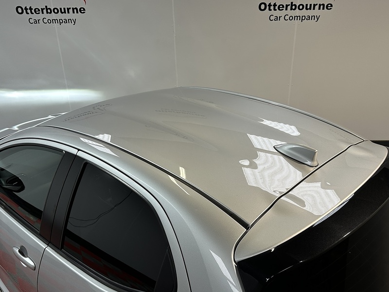 Toyota Yaris VVT-h Design - U1306