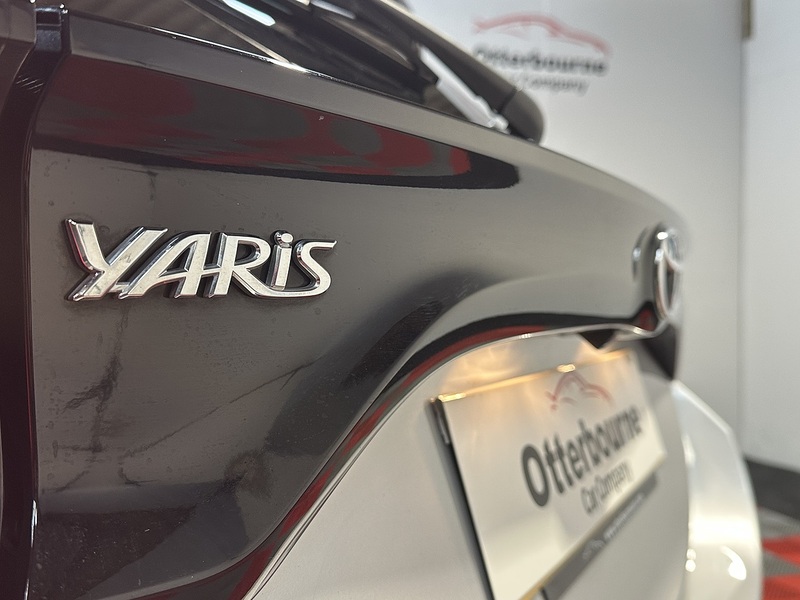 Toyota Yaris VVT-h Design - U1306