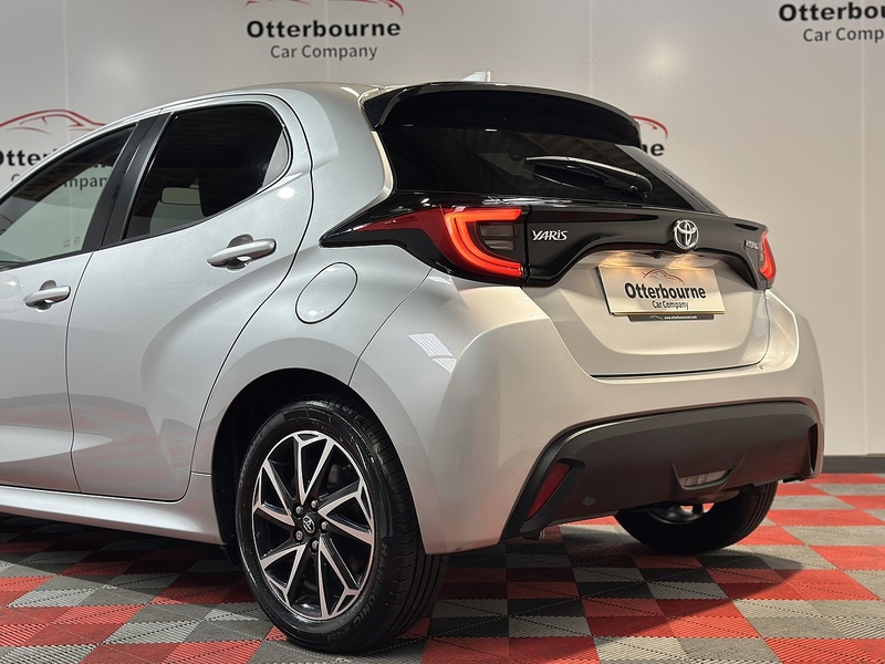 Toyota Yaris VVT-h Design - U1306