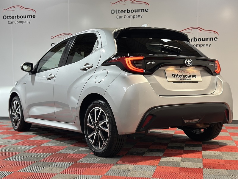 Toyota Yaris VVT-h Design - U1306