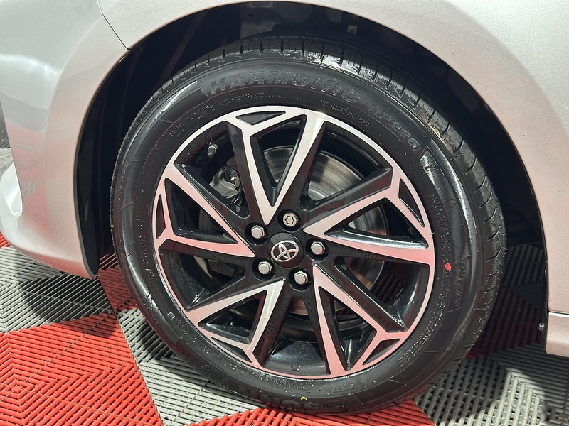 Toyota Yaris VVT-h Design - U1306