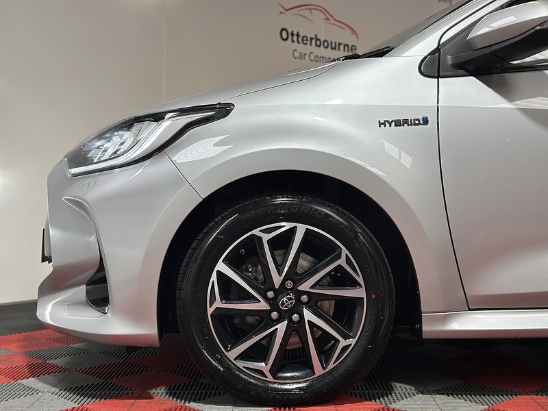 Toyota Yaris VVT-h Design - U1306