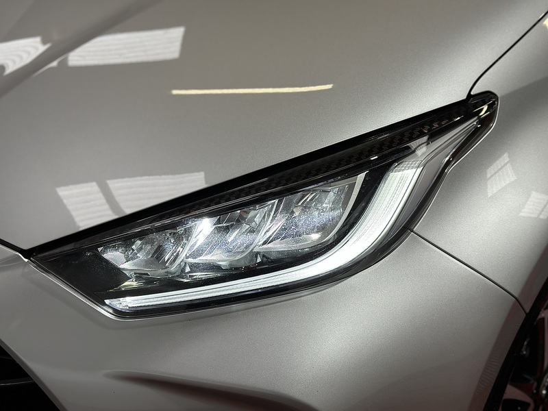 Toyota Yaris VVT-h Design - U1306