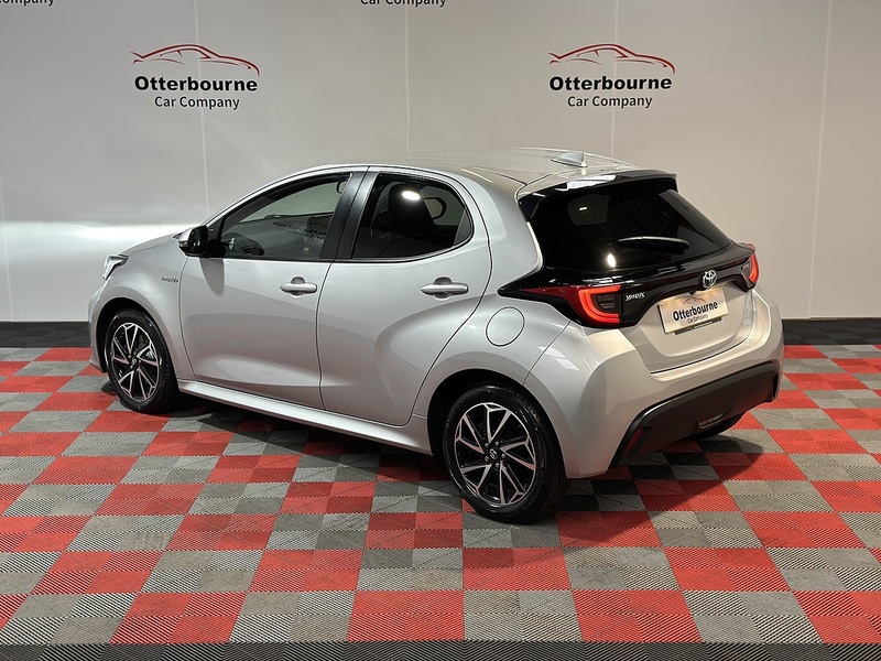 Toyota Yaris VVT-h Design - U1306