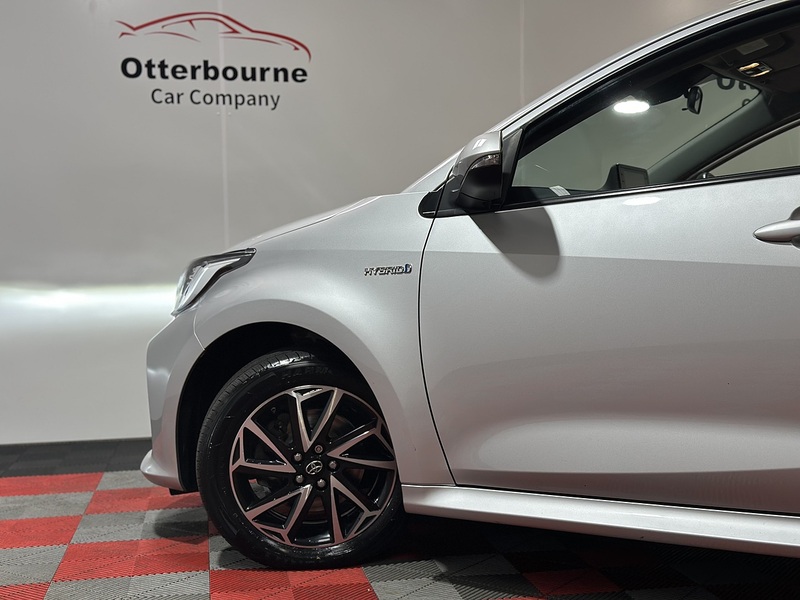 Toyota Yaris VVT-h Design - U1306