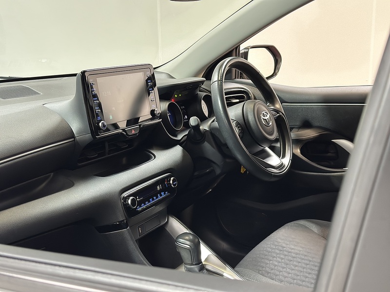 Toyota Yaris VVT-h Design - U1306