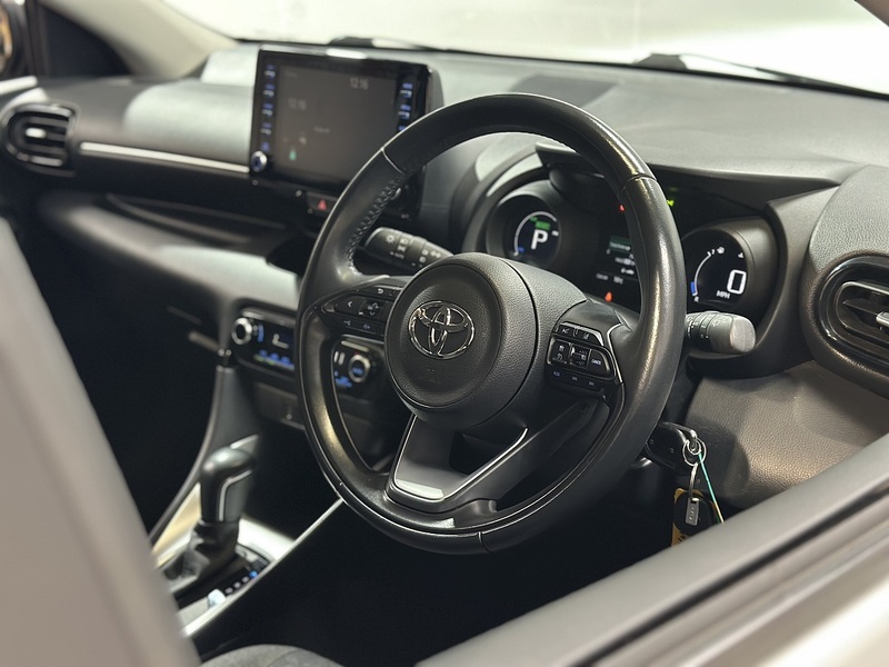 Toyota Yaris VVT-h Design - U1306