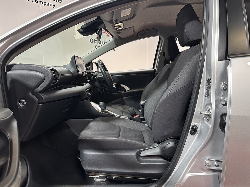 Toyota Yaris VVT-h Design - U1306