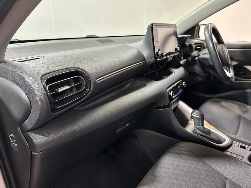 Toyota Yaris VVT-h Design - U1306