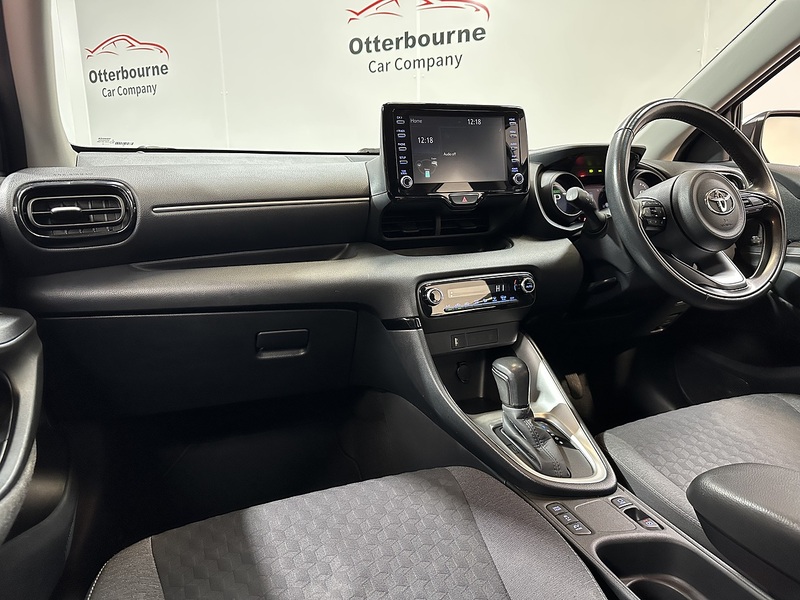 Toyota Yaris VVT-h Design - U1306