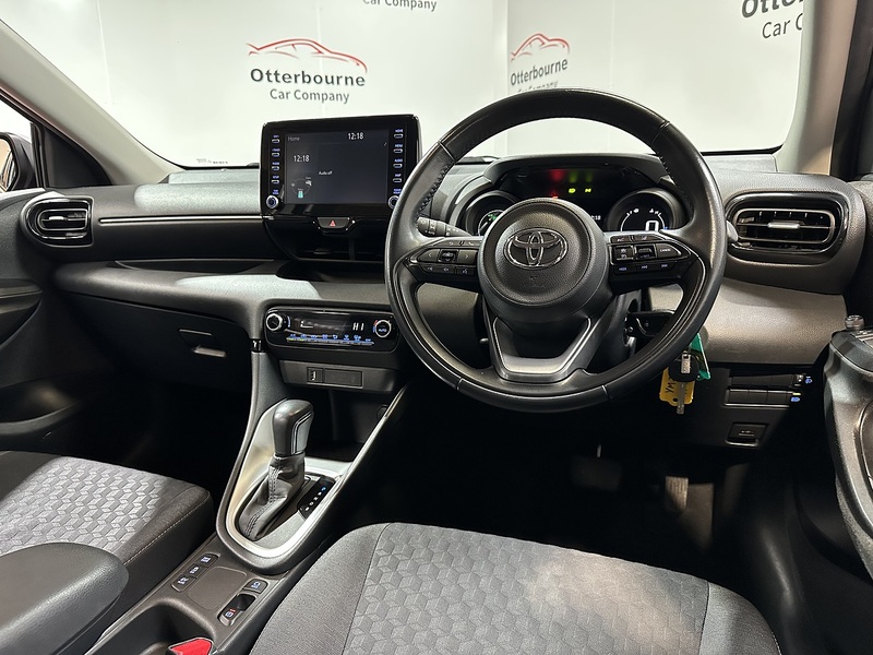 Toyota Yaris VVT-h Design - U1306