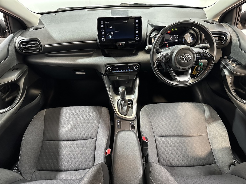 Toyota Yaris VVT-h Design - U1306