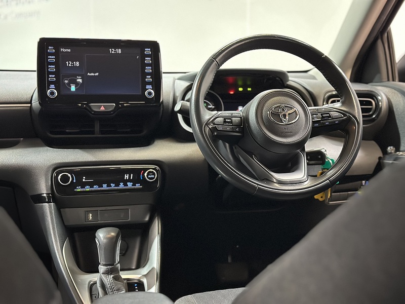 Toyota Yaris VVT-h Design - U1306