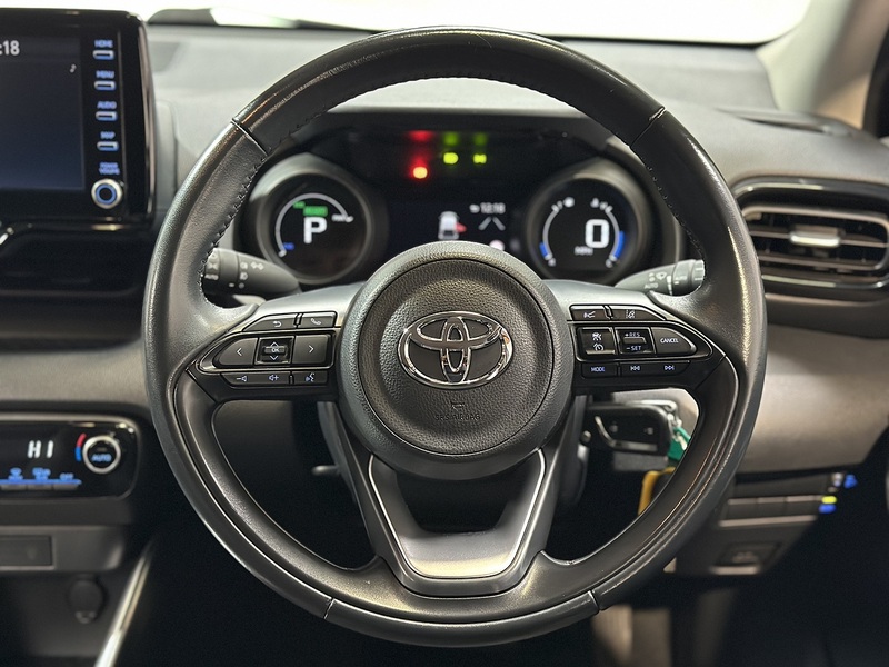 Toyota Yaris VVT-h Design - U1306