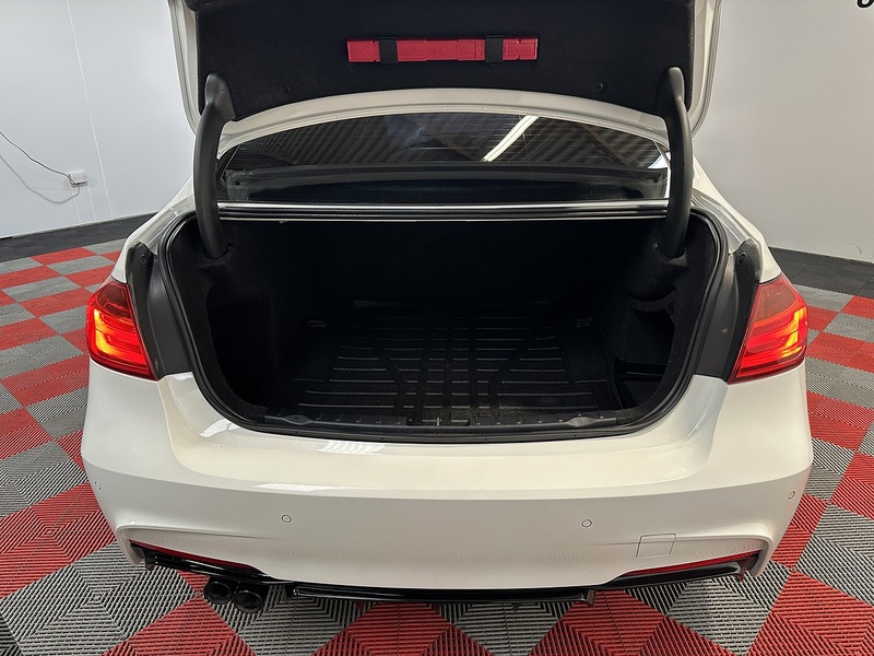 BMW 3 Series 330d M Sport - U1311