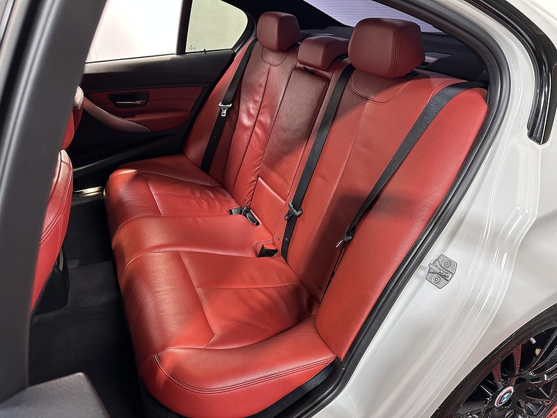 BMW 3 Series 330d M Sport - U1311