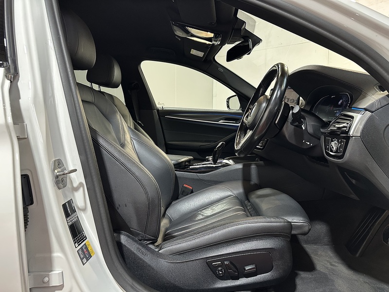 BMW 5 Series 530e M Sport - U1339
