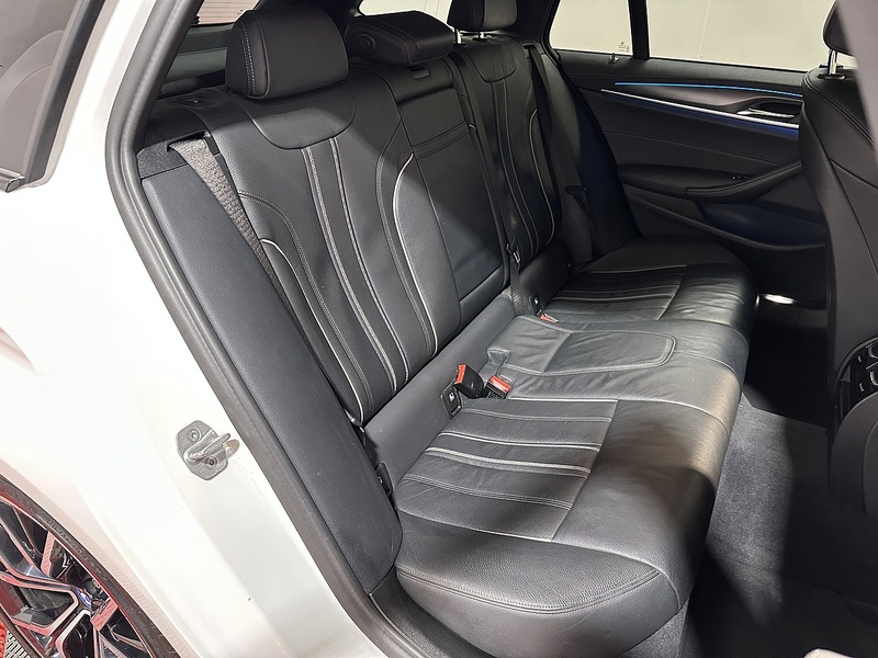 BMW 5 Series 530e M Sport - U1339