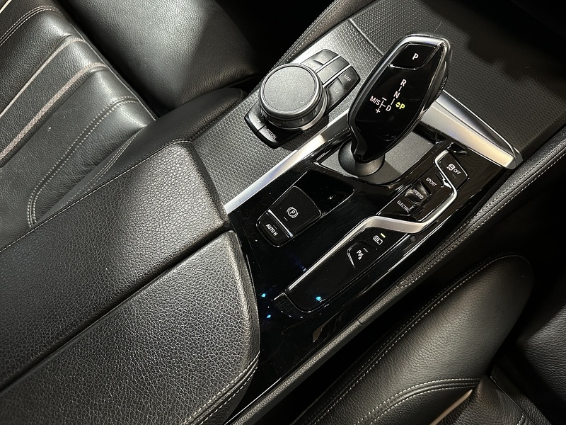 BMW 5 Series 530e M Sport - U1339