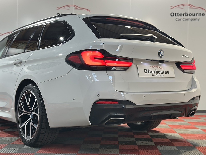 BMW 5 Series 530e M Sport - U1339